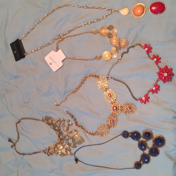 Bundle of 6 statement Necklaces from New York and Company and Charming Charlie - Picture 1 of 7